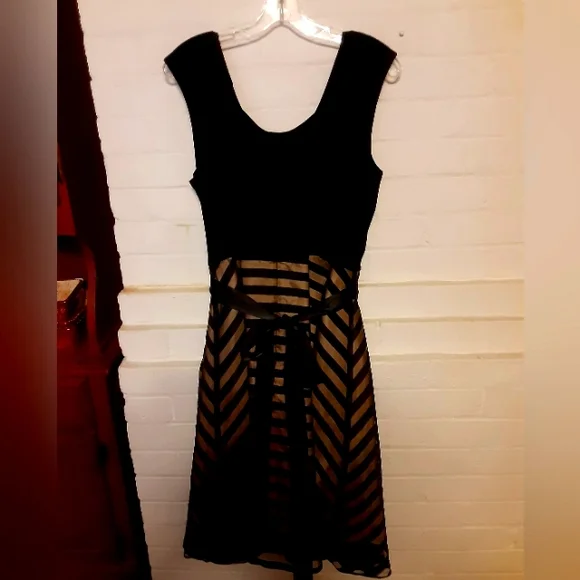 Ladies dress size 16 black/gold black sheer bottom ties in the back dress barn. - Picture 1 of 3